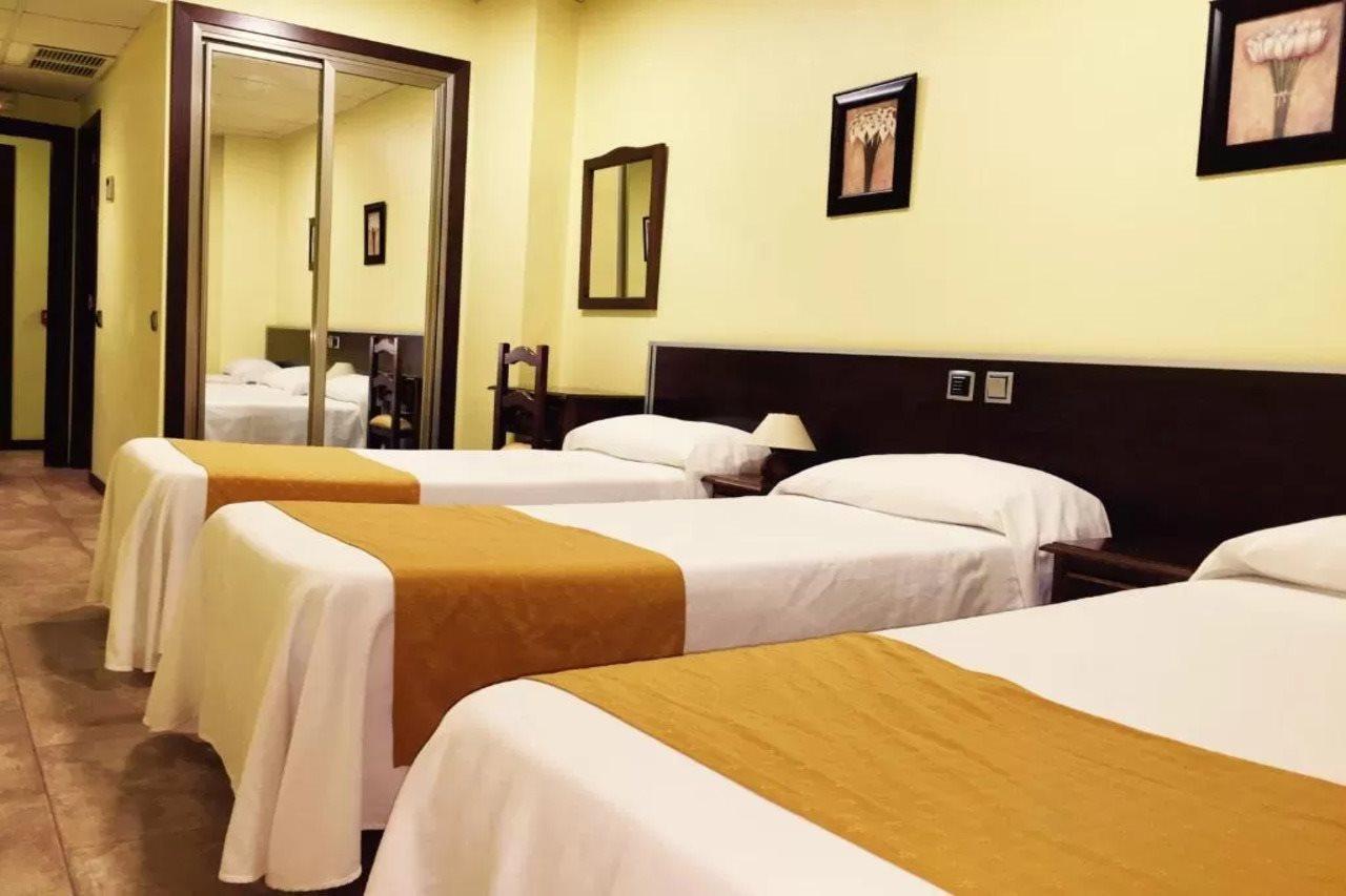 Hotel Complutense Αλκαλά ντε Ενάρες Εξωτερικό φωτογραφία