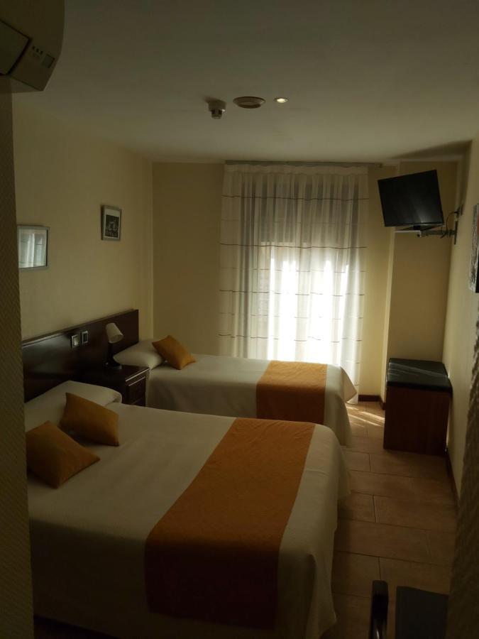 Hotel Complutense Αλκαλά ντε Ενάρες Εξωτερικό φωτογραφία