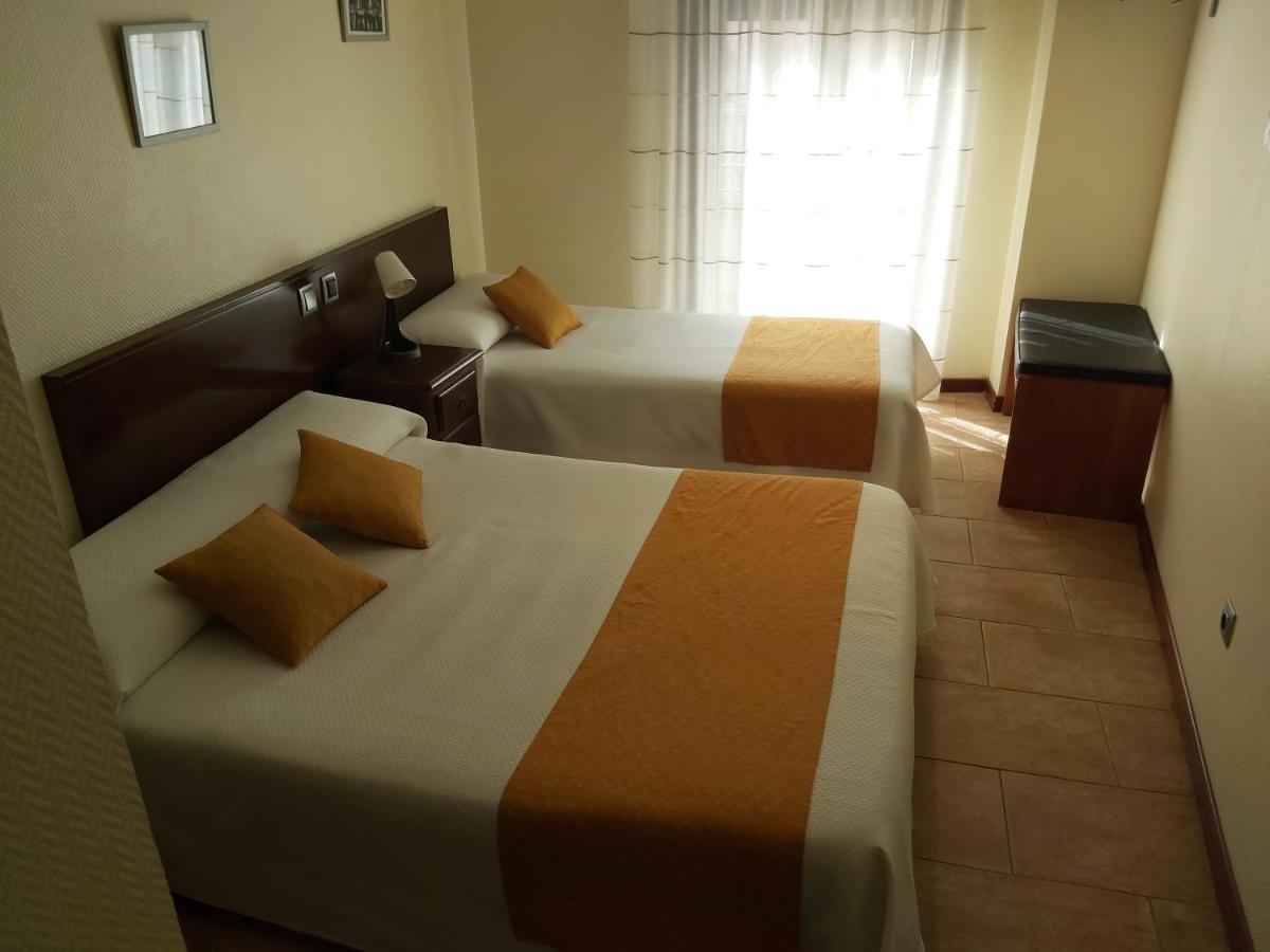 Hotel Complutense Αλκαλά ντε Ενάρες Εξωτερικό φωτογραφία
