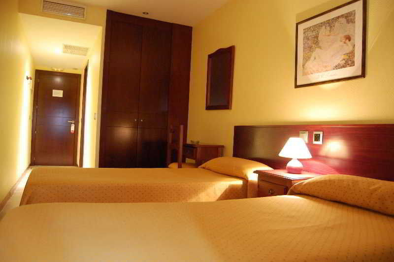 Hotel Complutense Αλκαλά ντε Ενάρες Εξωτερικό φωτογραφία