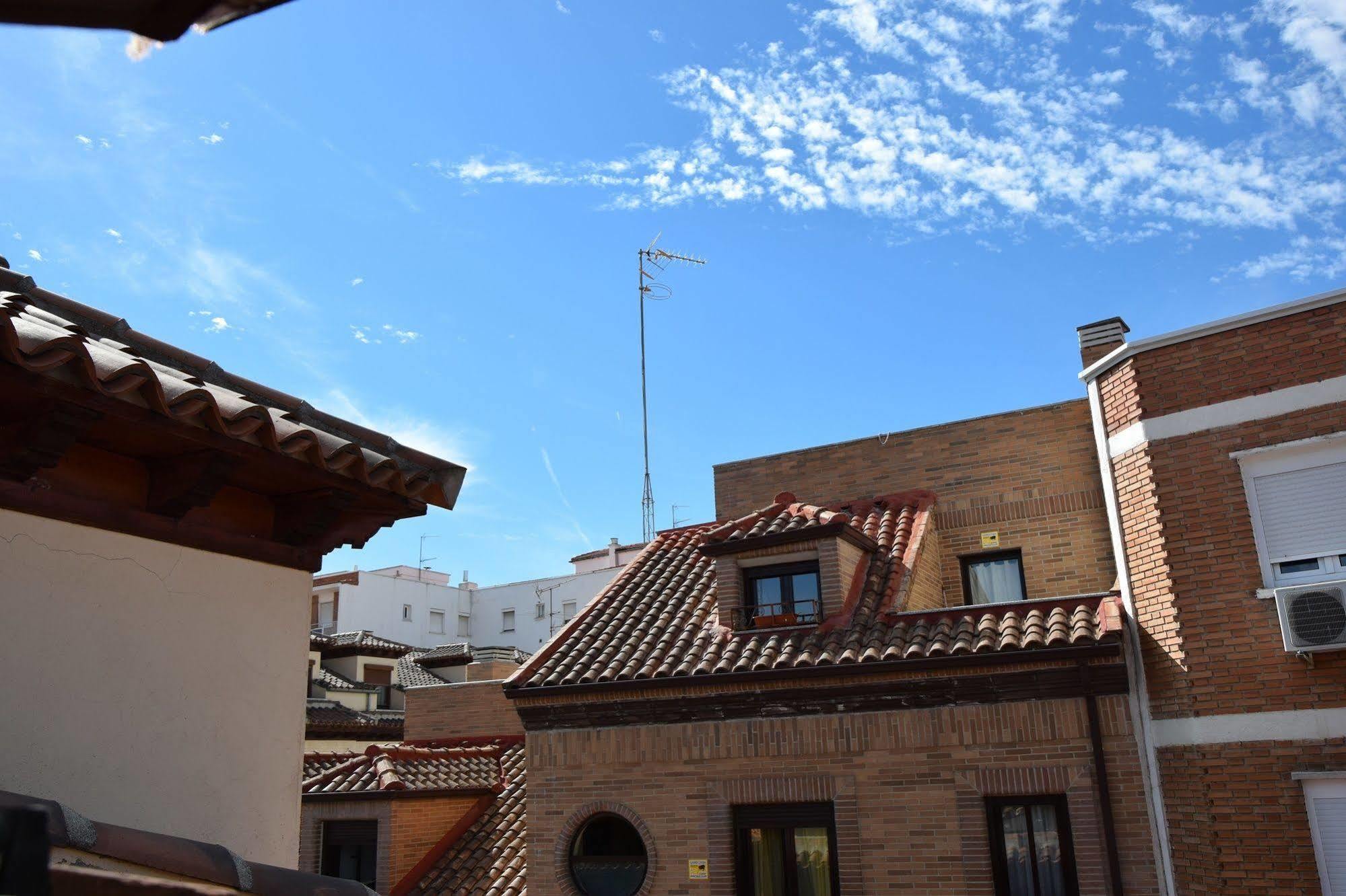 Hotel Complutense Αλκαλά ντε Ενάρες Εξωτερικό φωτογραφία