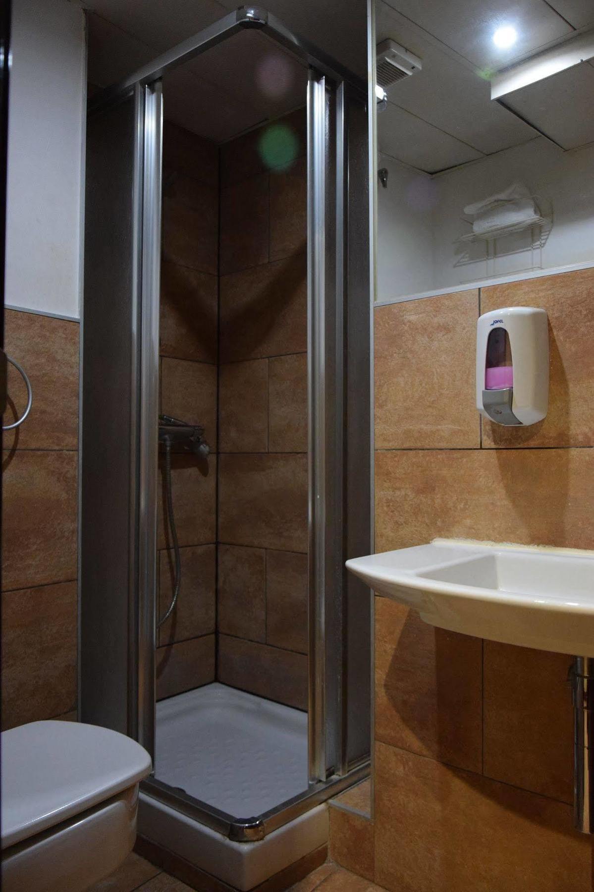 Hotel Complutense Αλκαλά ντε Ενάρες Εξωτερικό φωτογραφία
