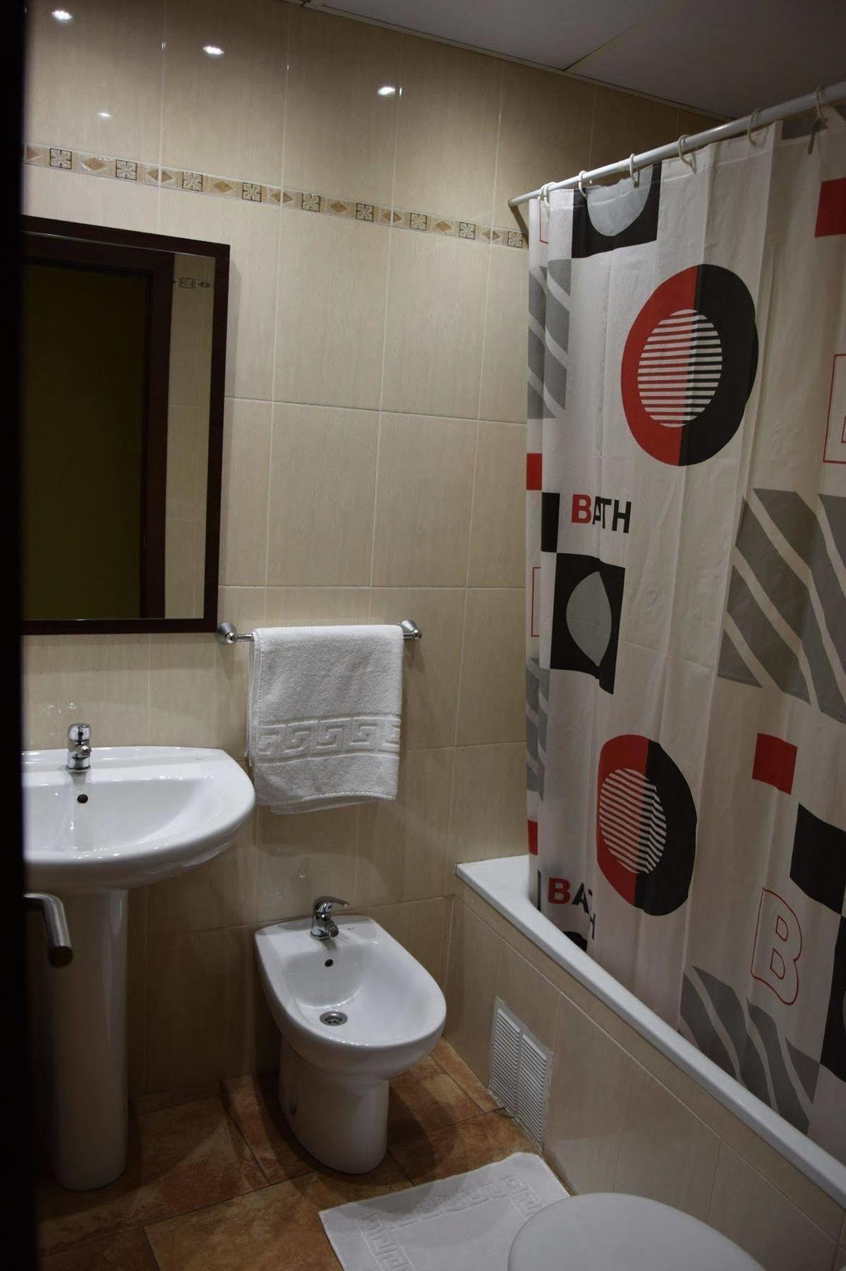 Hotel Complutense Αλκαλά ντε Ενάρες Εξωτερικό φωτογραφία