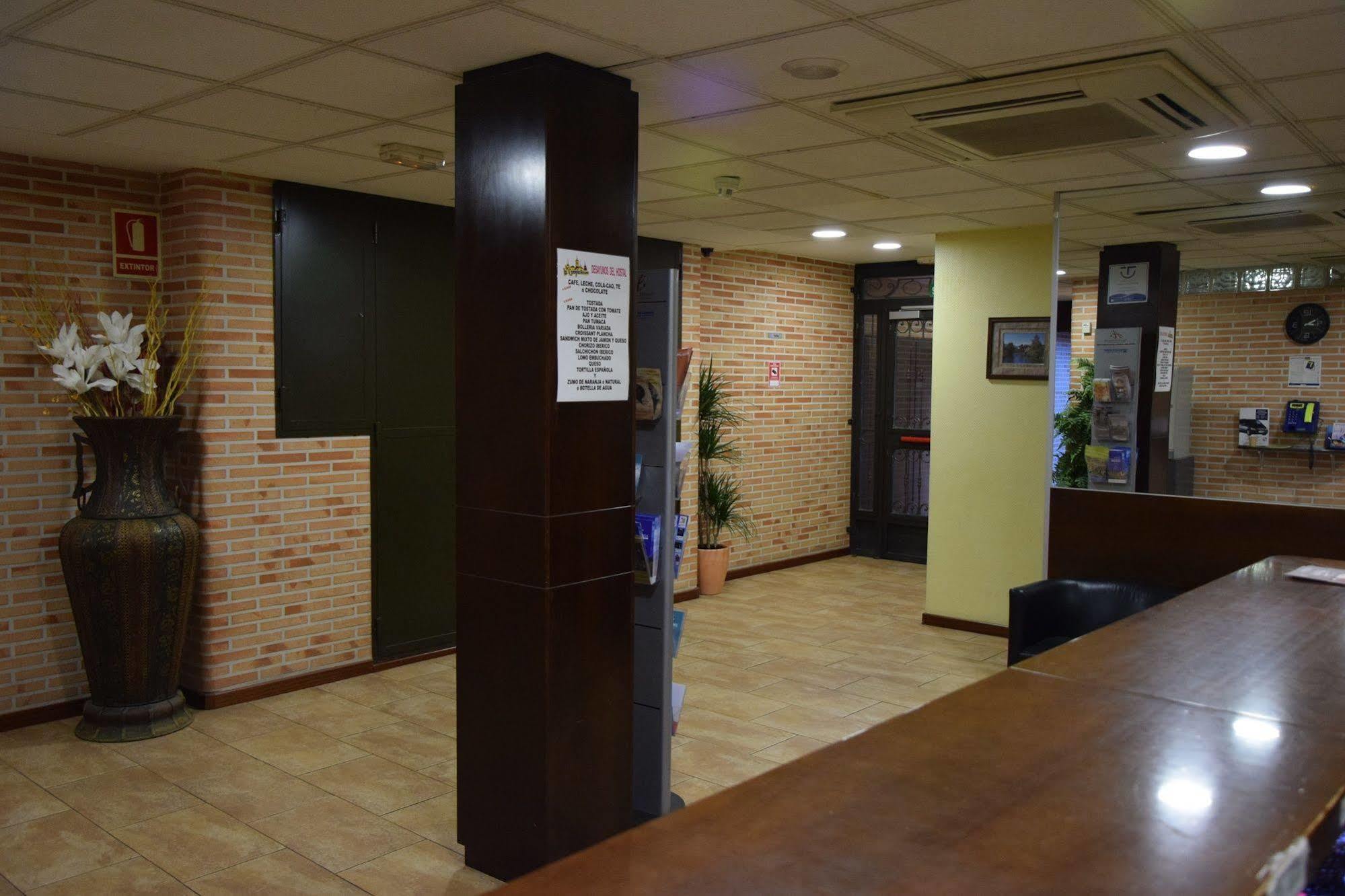 Hotel Complutense Αλκαλά ντε Ενάρες Εξωτερικό φωτογραφία