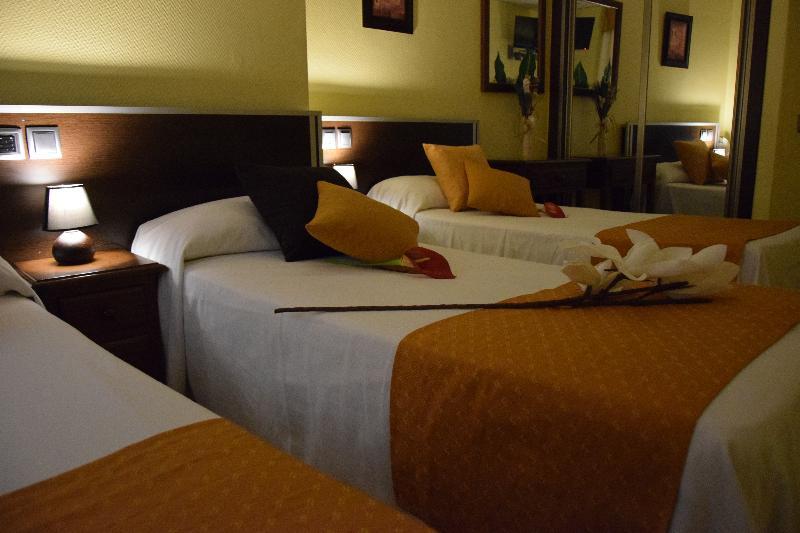 Hotel Complutense Αλκαλά ντε Ενάρες Εξωτερικό φωτογραφία